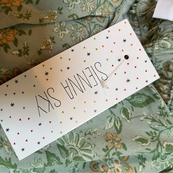 Sienna sky crop top nwt - Picture 5 of 6